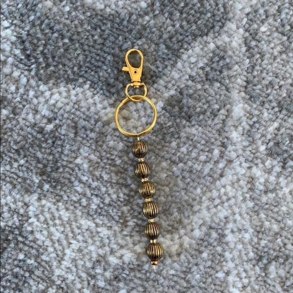 Gold beaded handmade keychain - Picture 7 of 10